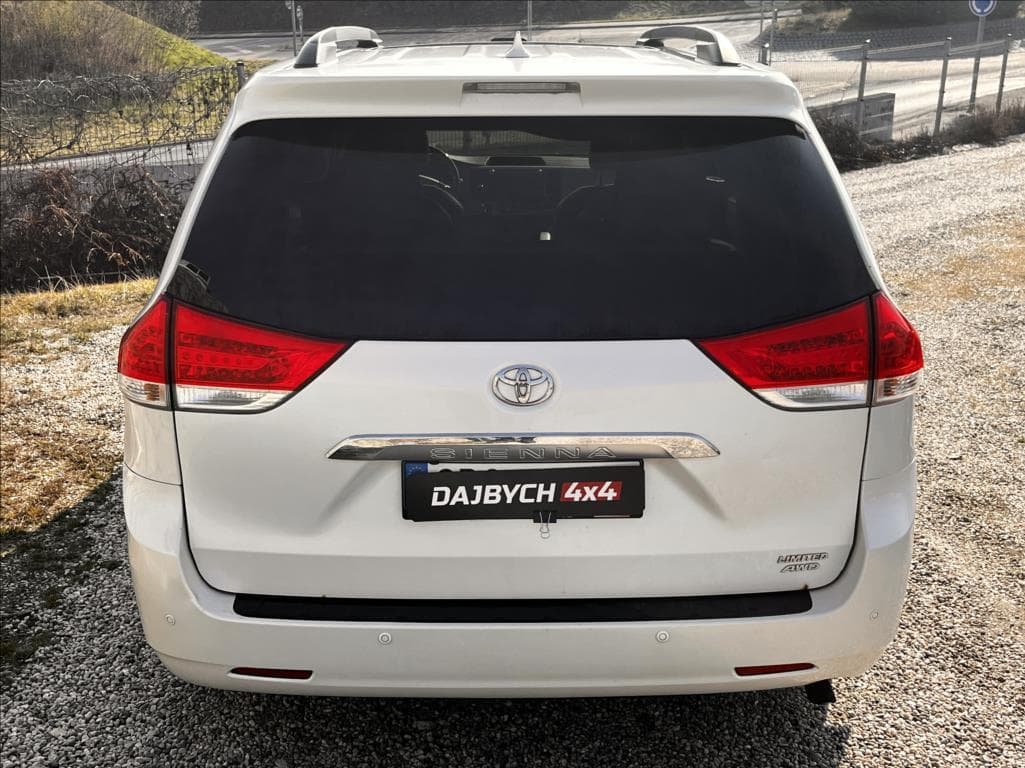 2013 Toyota SIENNA - 6