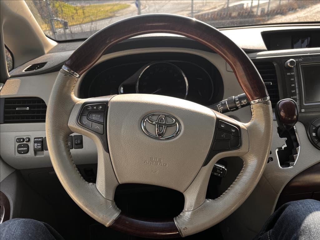 2013 Toyota SIENNA - 15