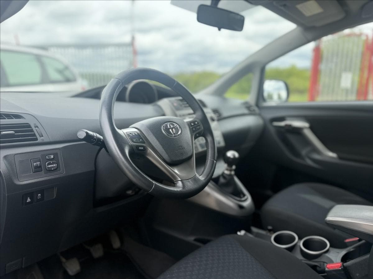 2009 Toyota VERSO - 11