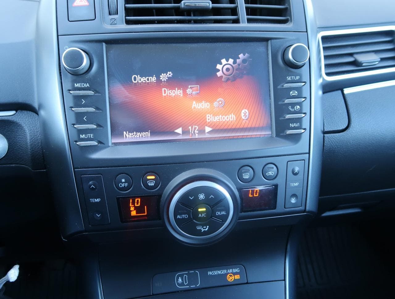 2016 Toyota Verso - 18