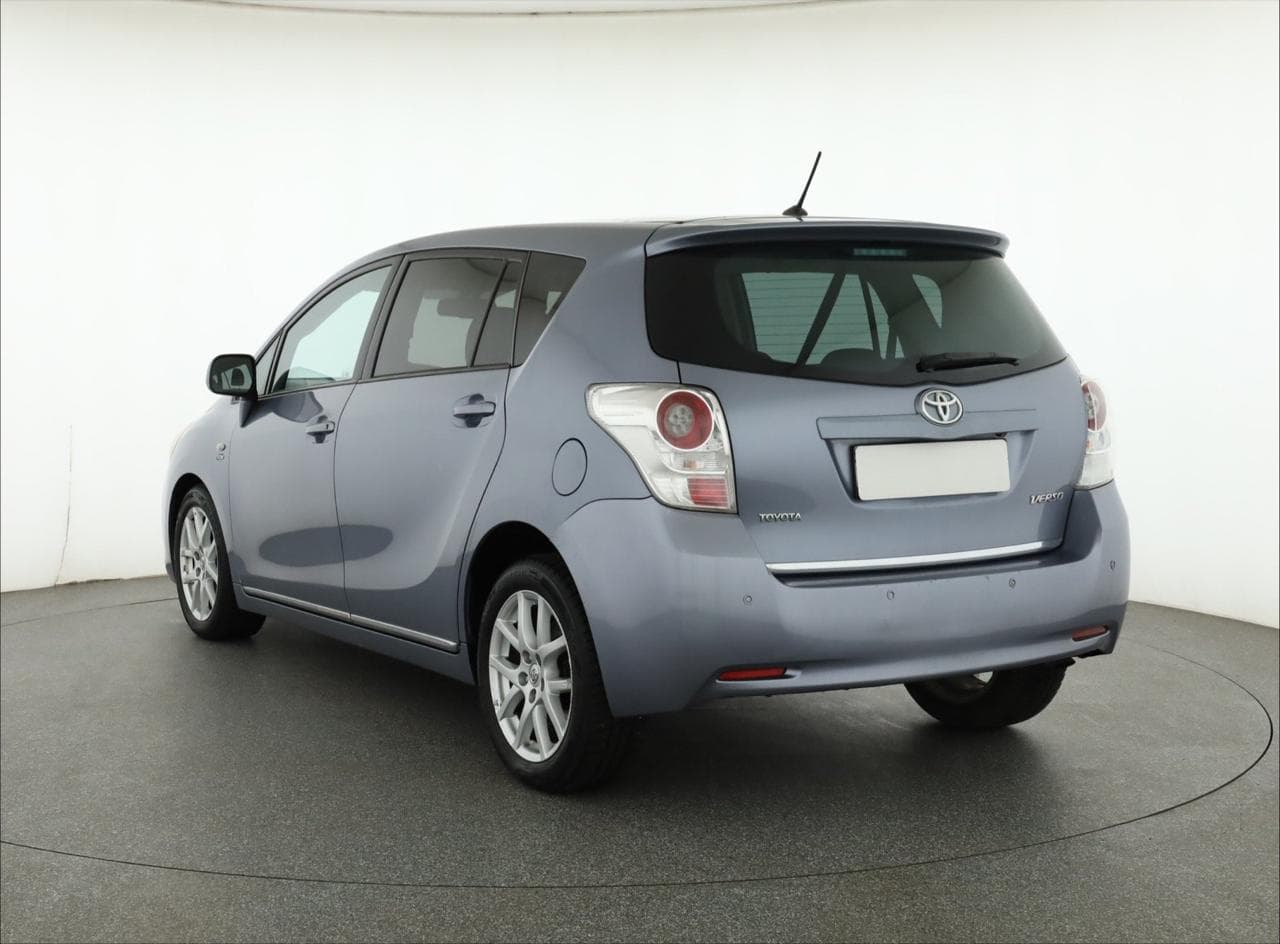 2010 Toyota Verso - 9