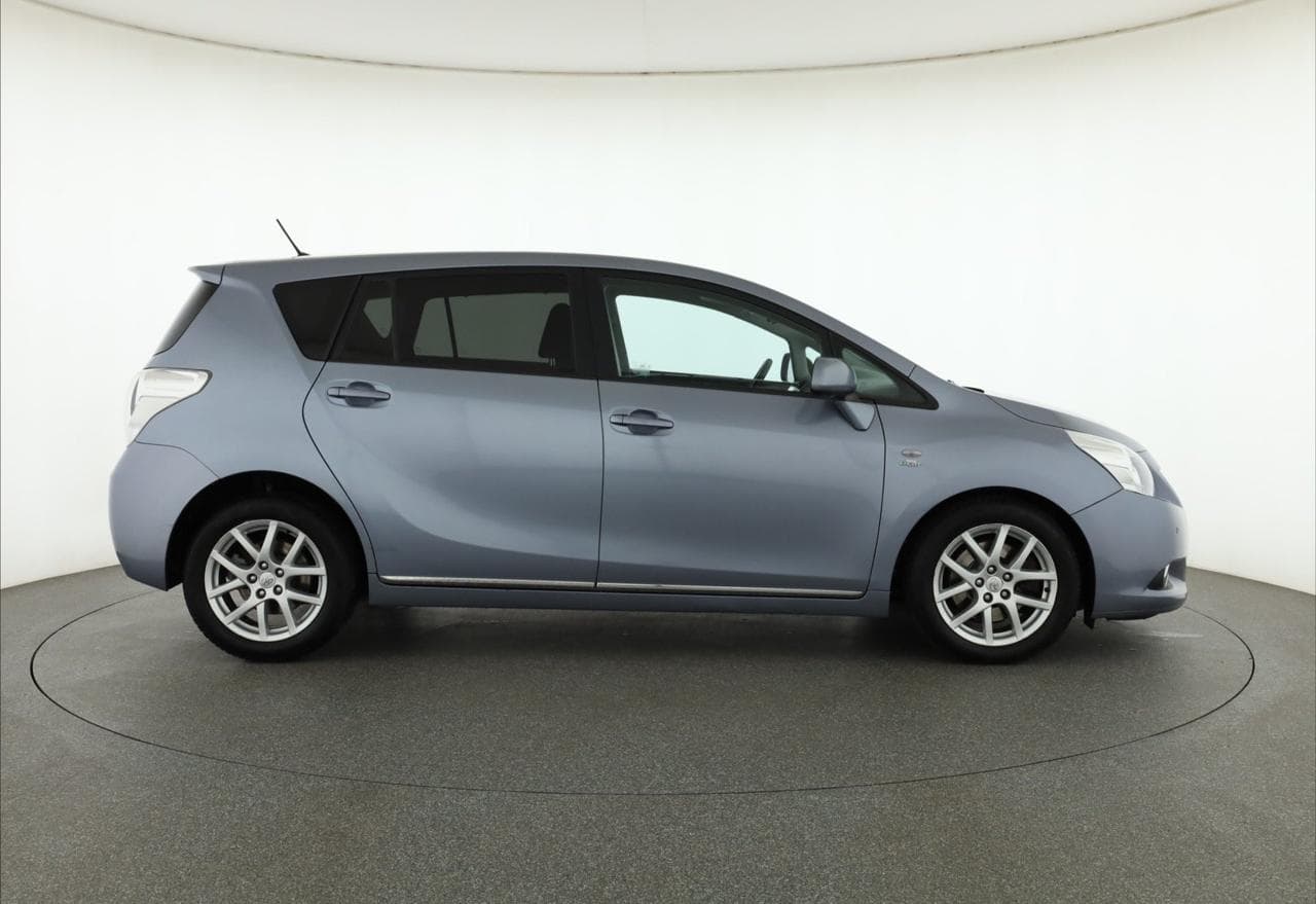 2010 Toyota Verso - 15