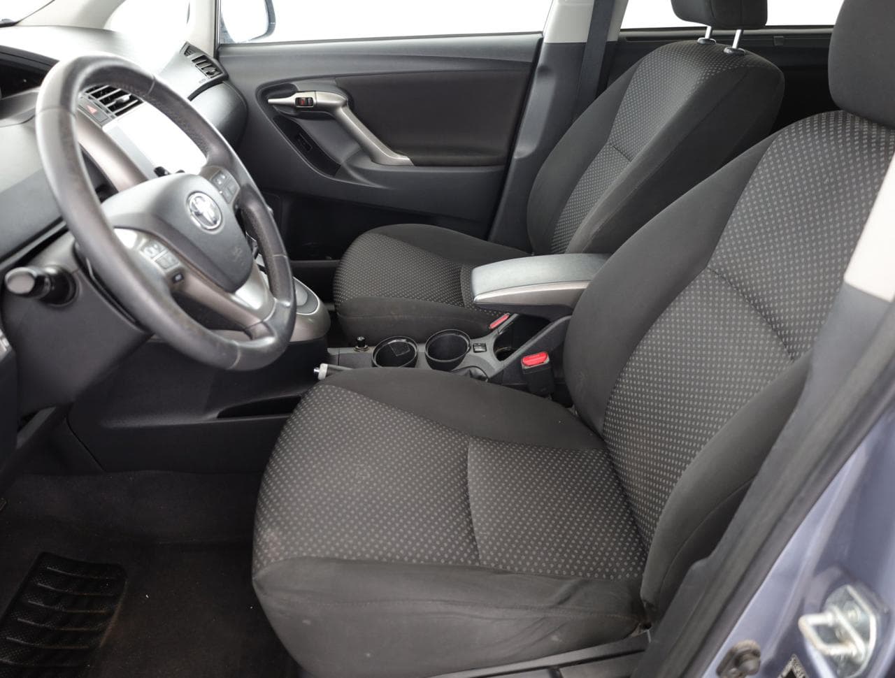 2010 Toyota Verso - 25