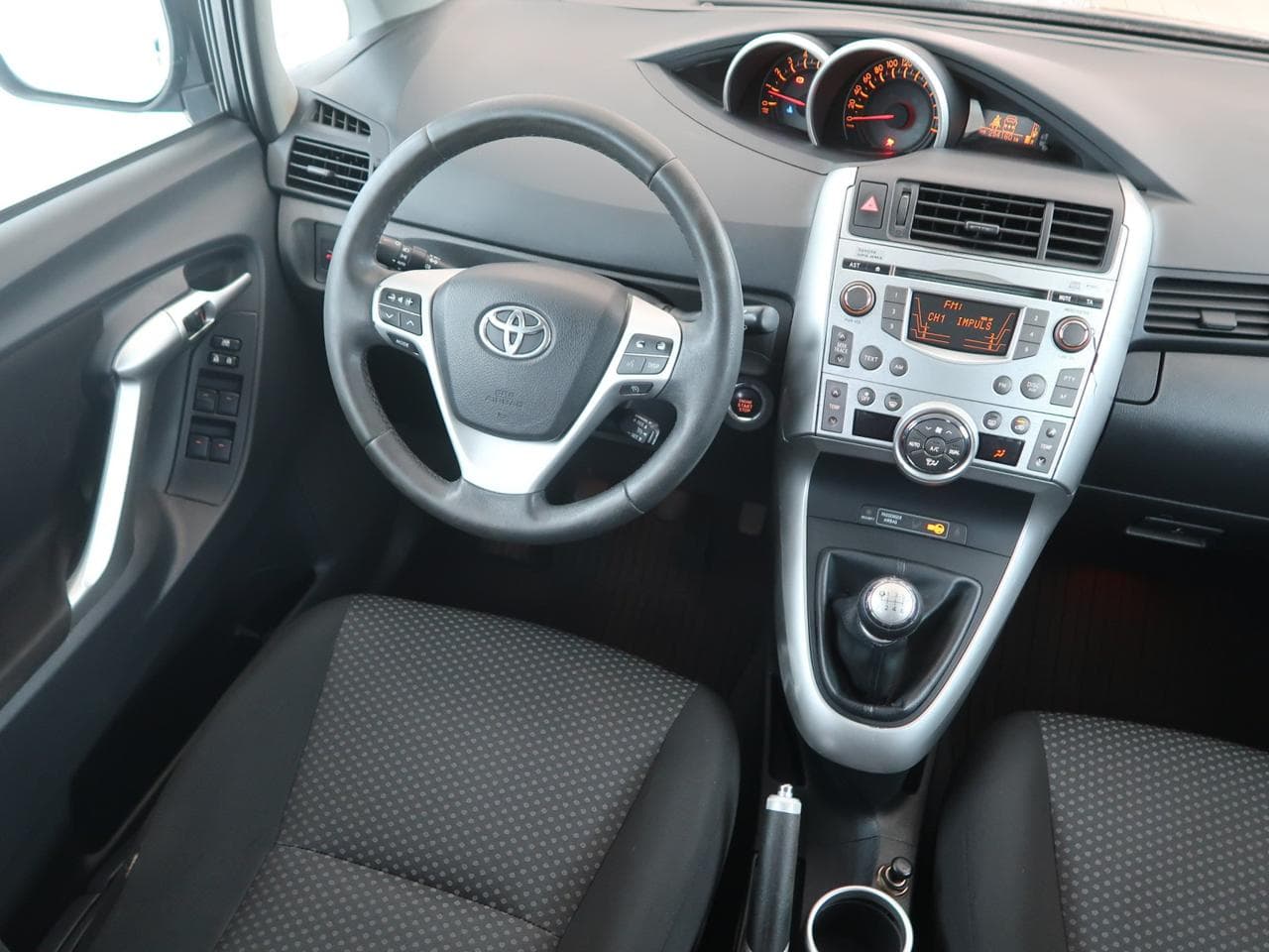 2011 Toyota VERSO - 9