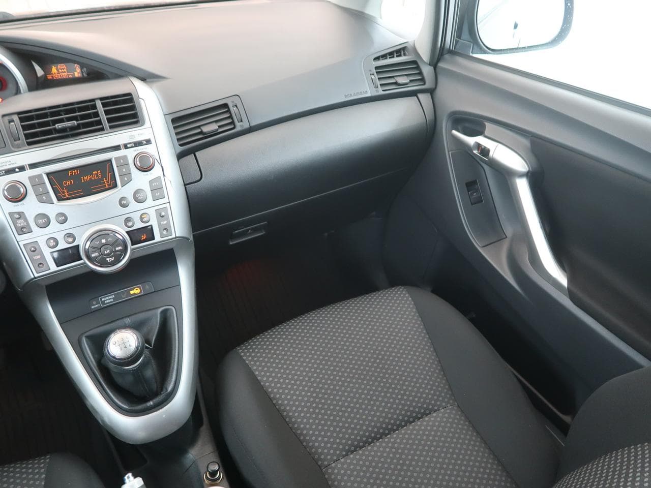 2011 Toyota VERSO - 11
