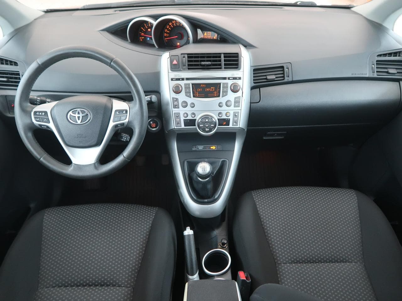 2011 Toyota VERSO - 10