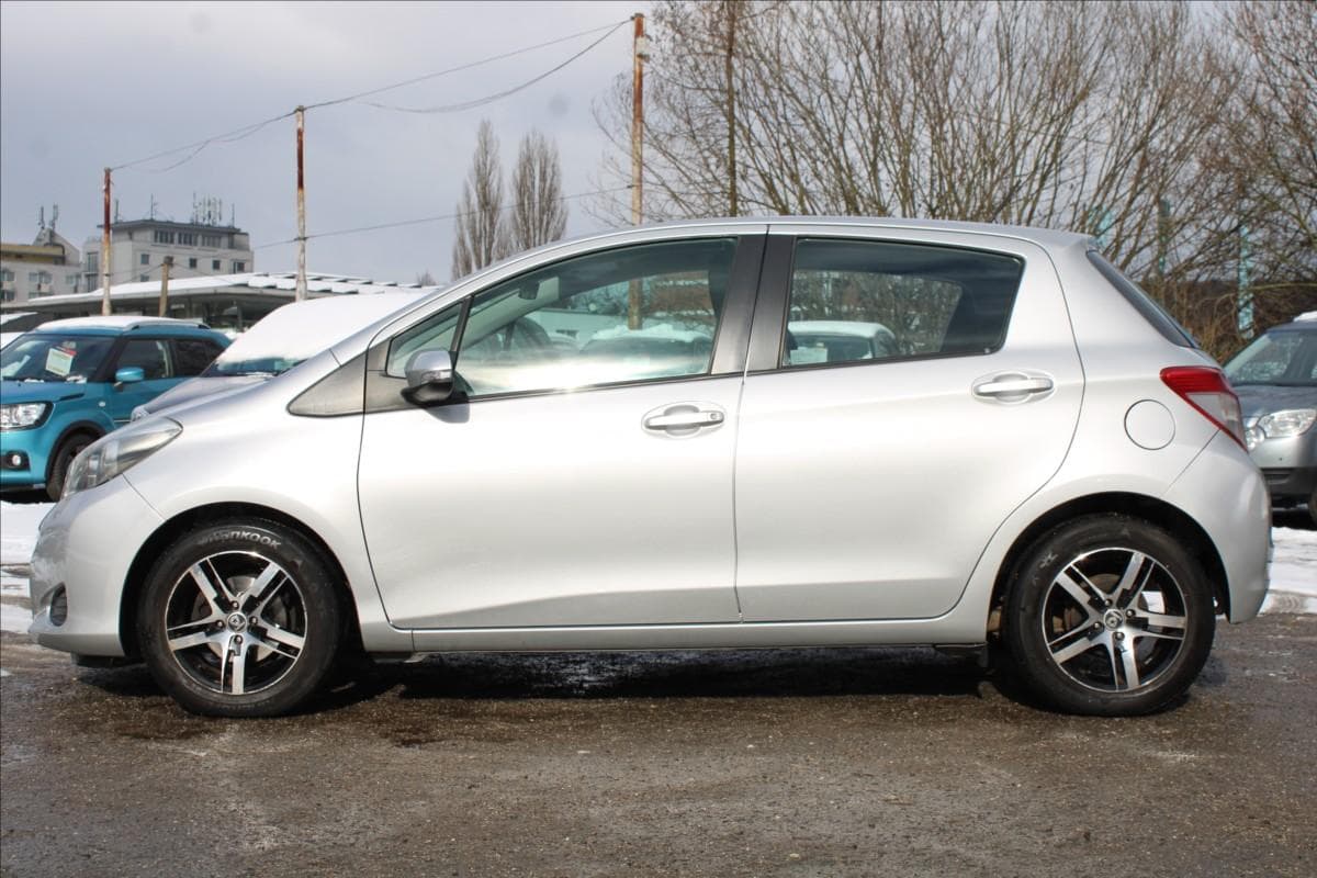 2012 Toyota YARIS - 8