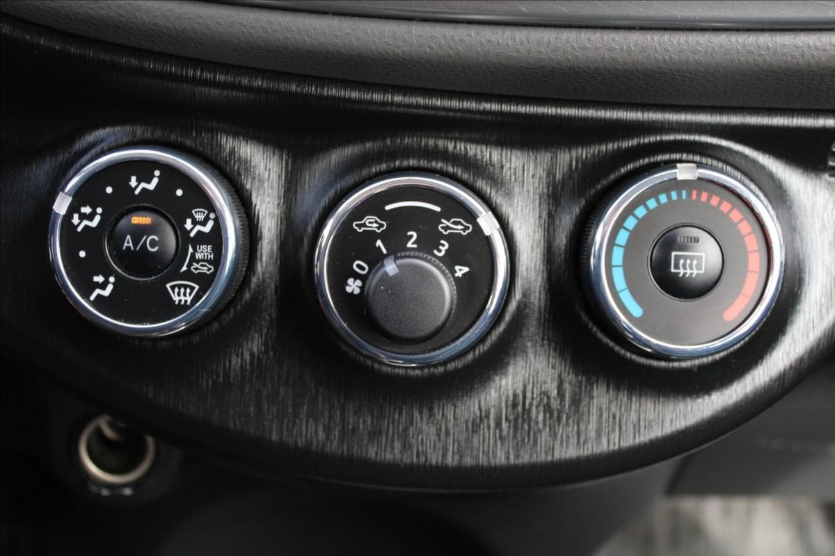 2012 Toyota YARIS - 14