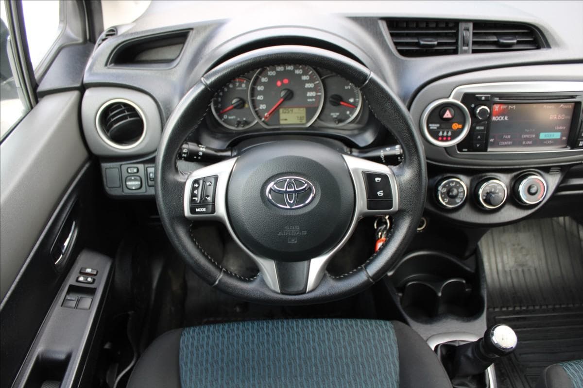 2012 Toyota YARIS - 10