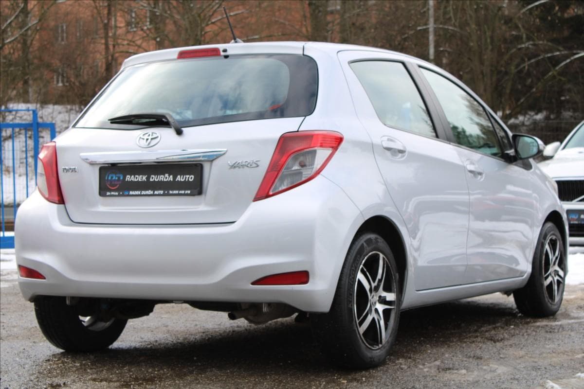 2012 Toyota YARIS - 5