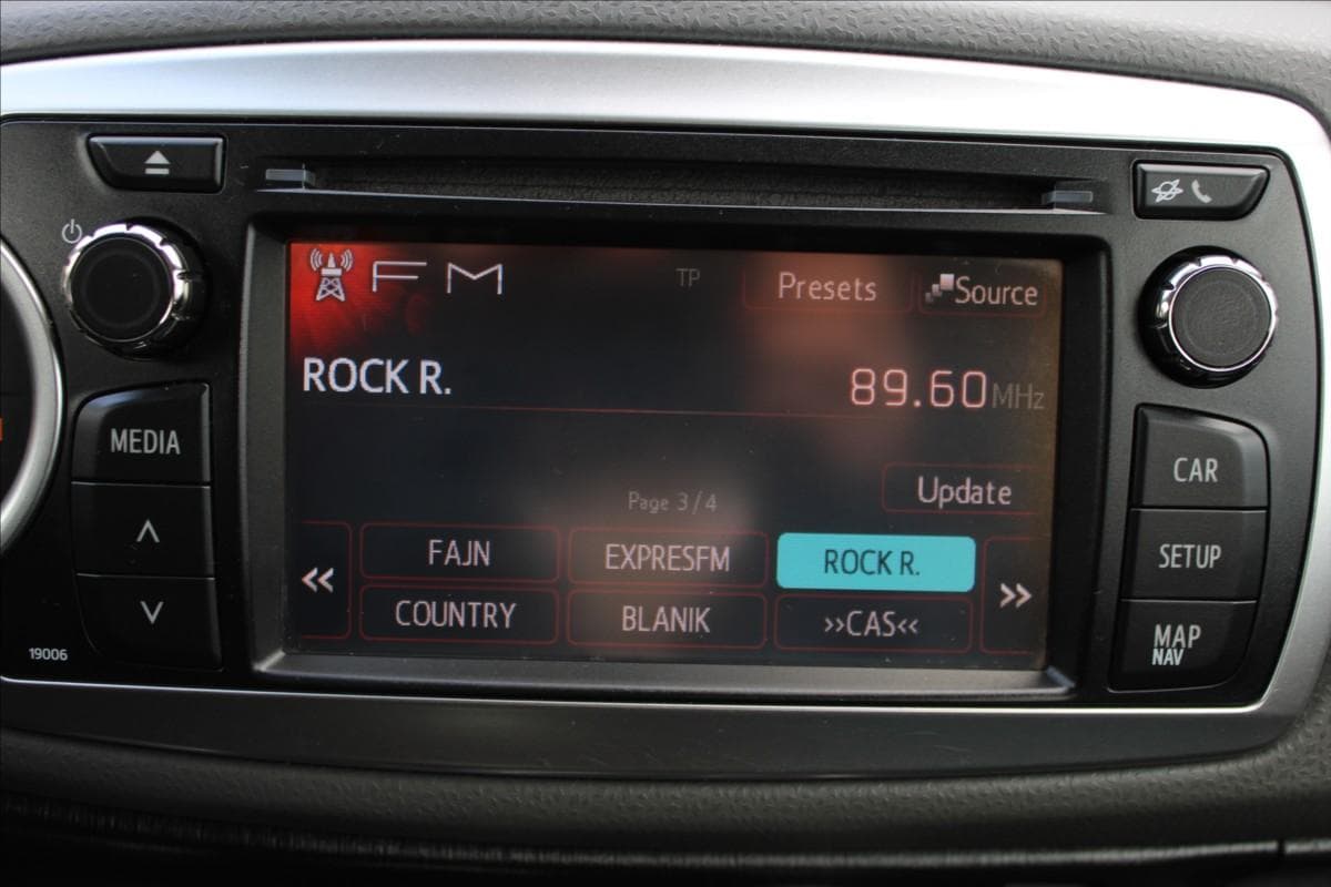 2012 Toyota YARIS - 11
