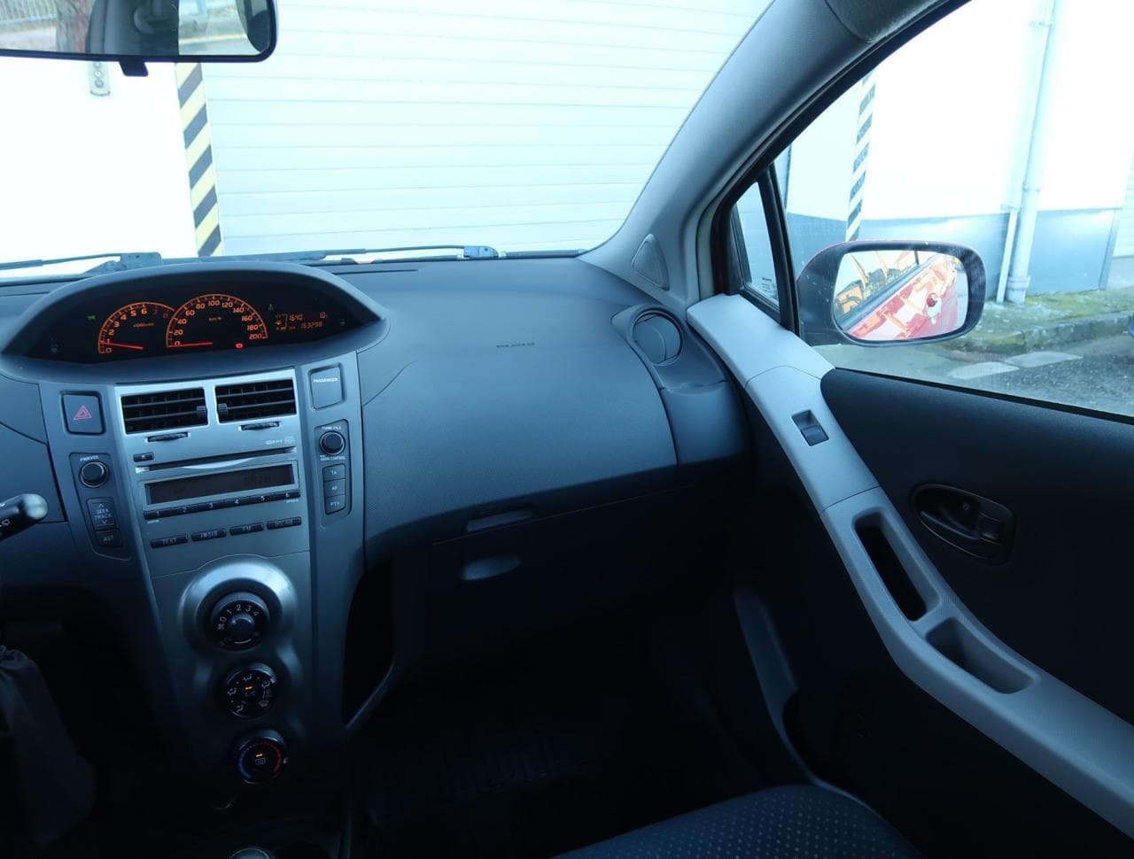 2010 Toyota YARIS - 11