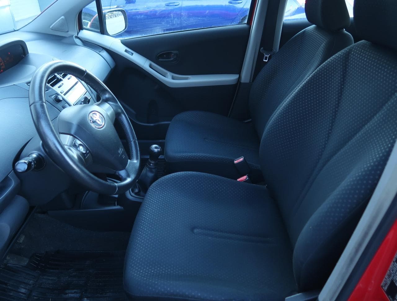 2010 Toyota YARIS - 16
