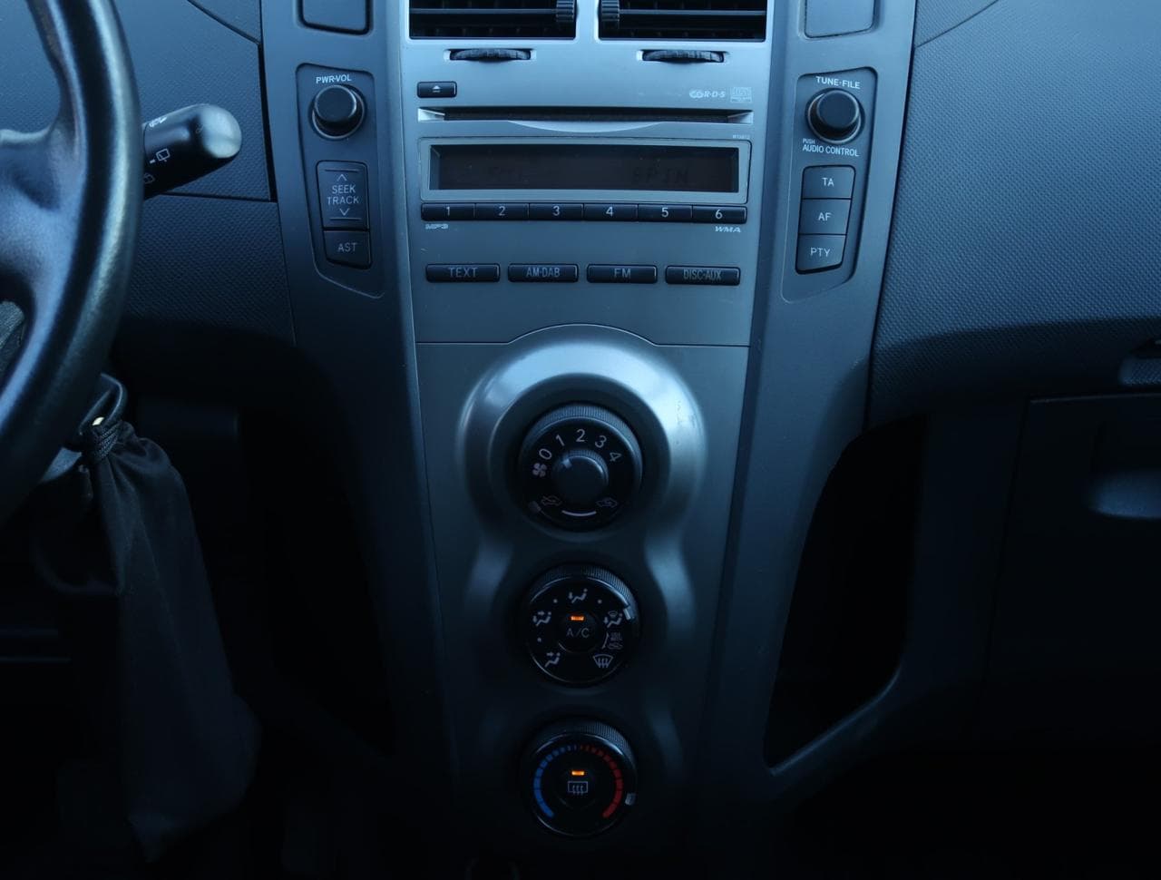 2010 Toyota YARIS - 18