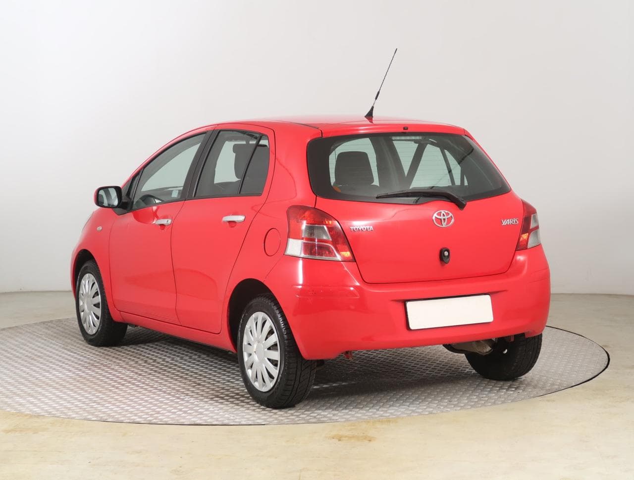 2010 Toyota YARIS - 5