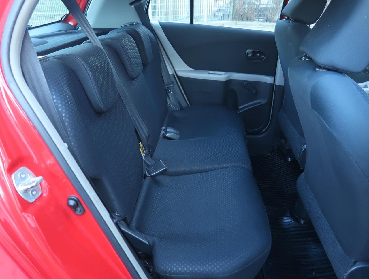 2010 Toyota YARIS - 13