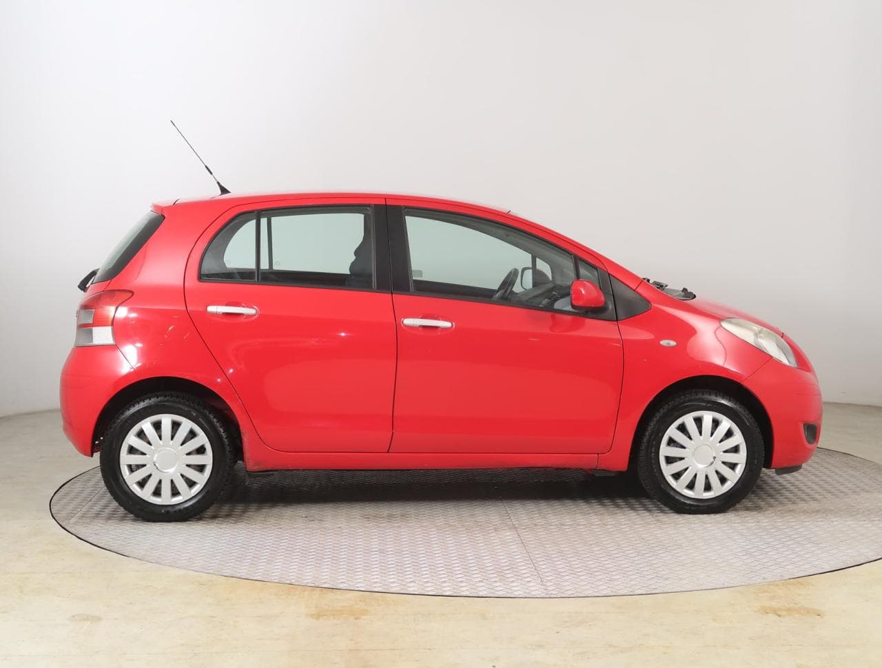 2010 Toyota YARIS - 8