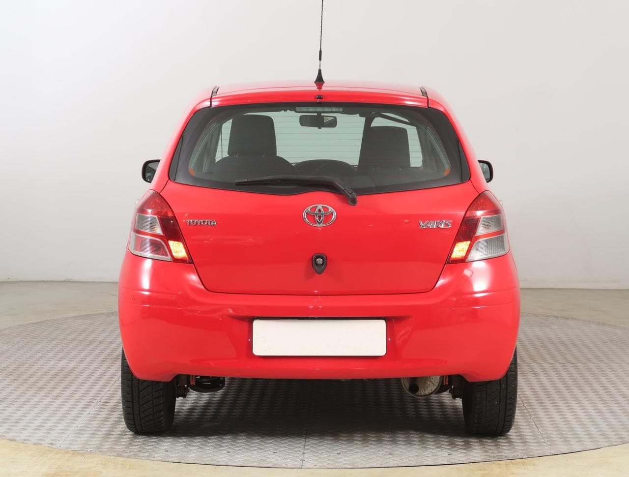 2010 Toyota YARIS - 6