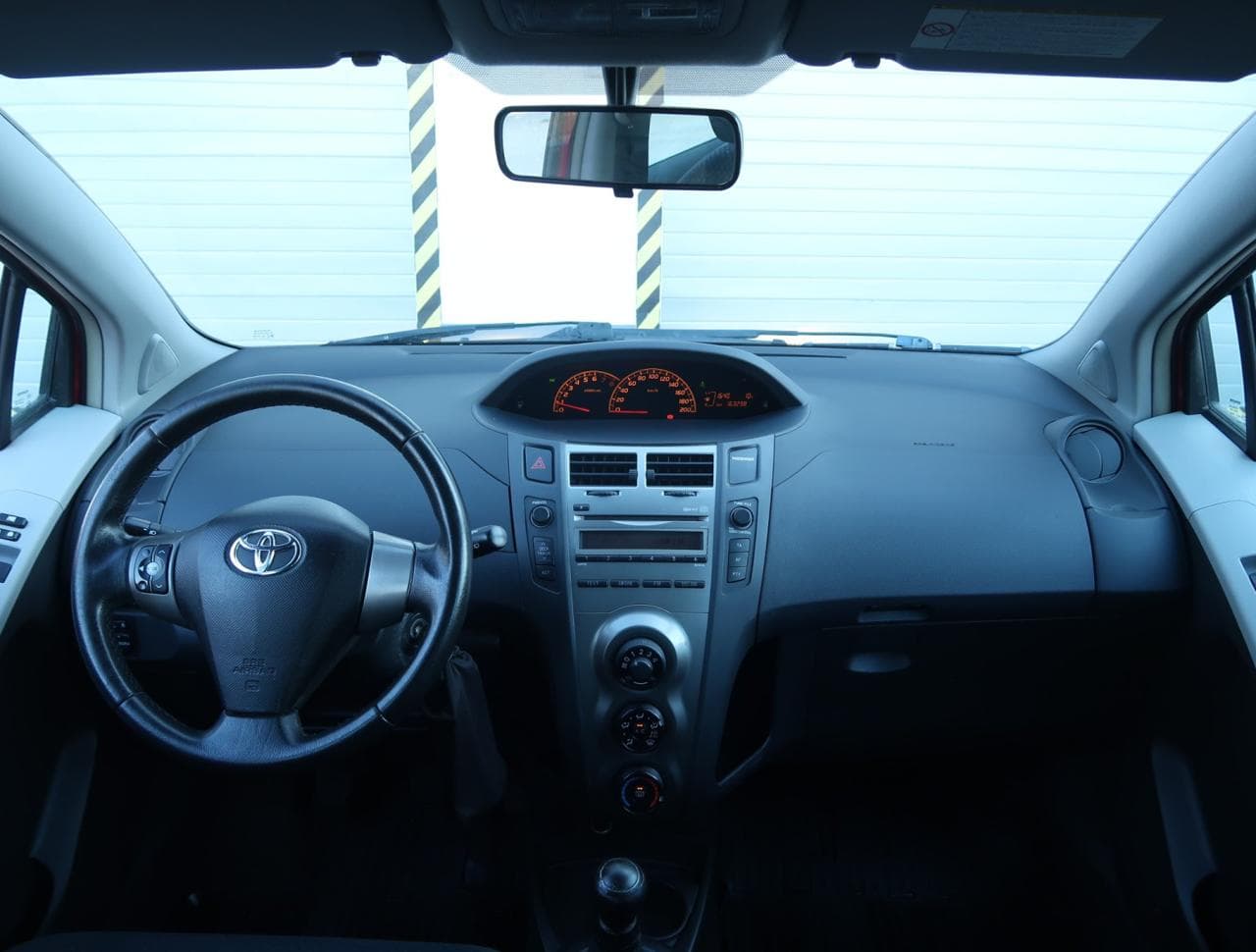 2010 Toyota YARIS - 10
