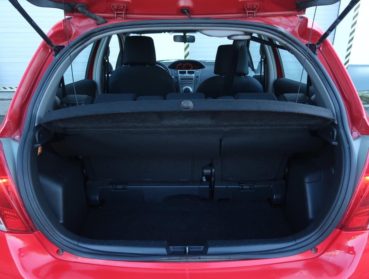 2010 Toyota YARIS - 19