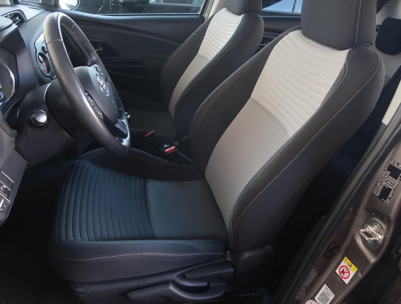 2017 Toyota YARIS - 16