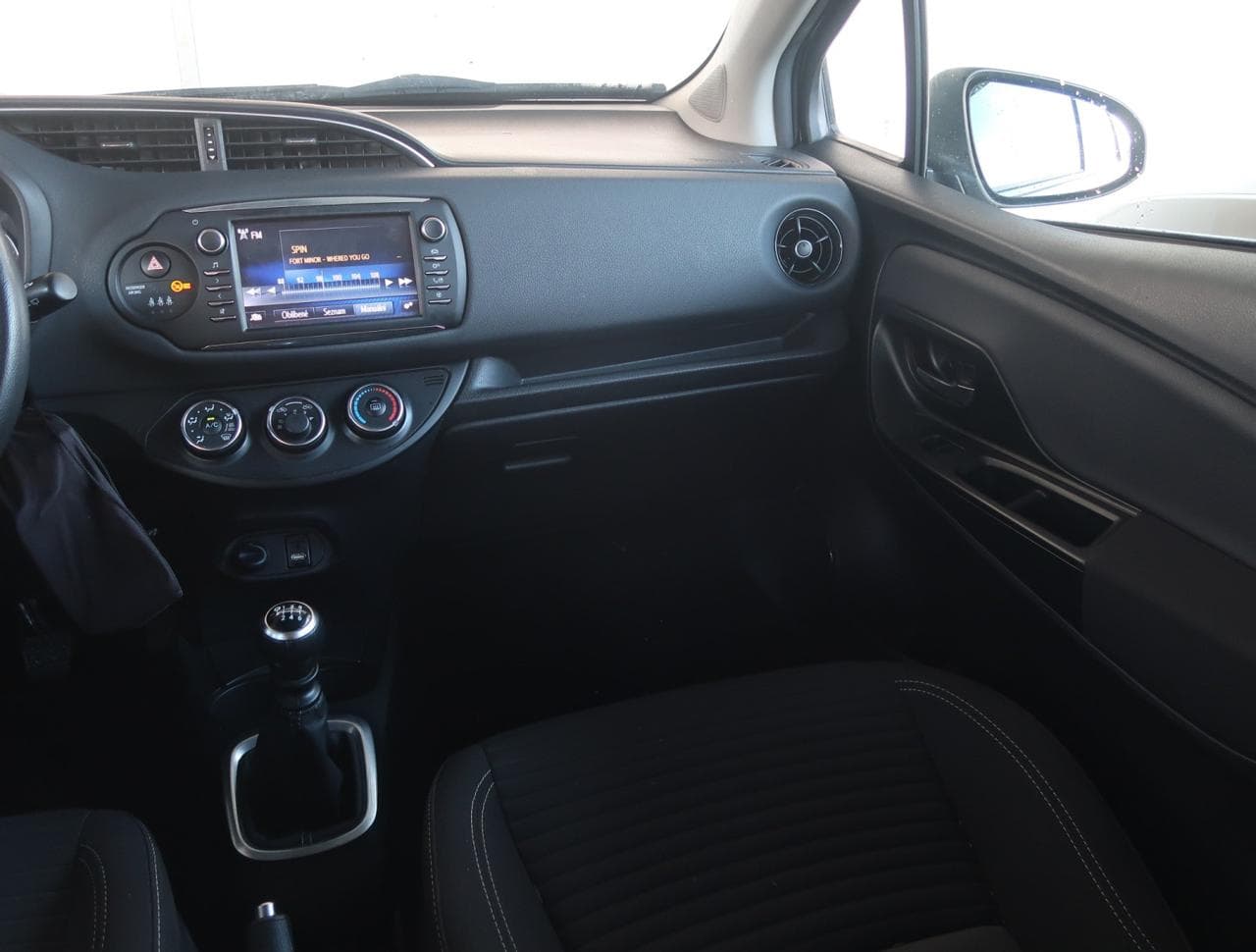 2017 Toyota YARIS - 11
