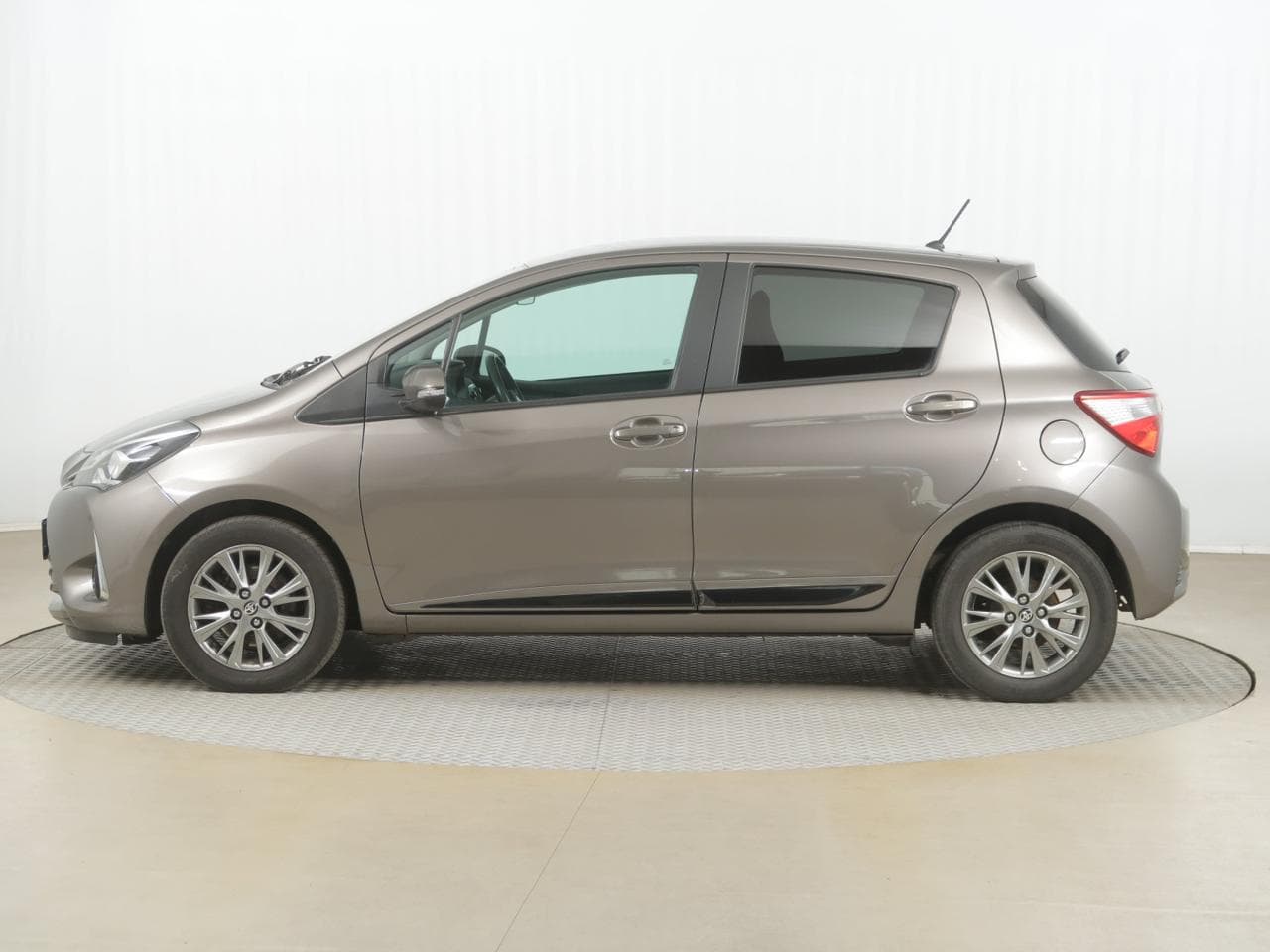 2017 Toyota YARIS - 4