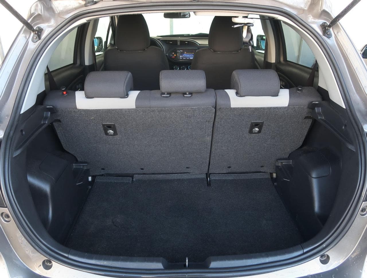 2017 Toyota YARIS - 20
