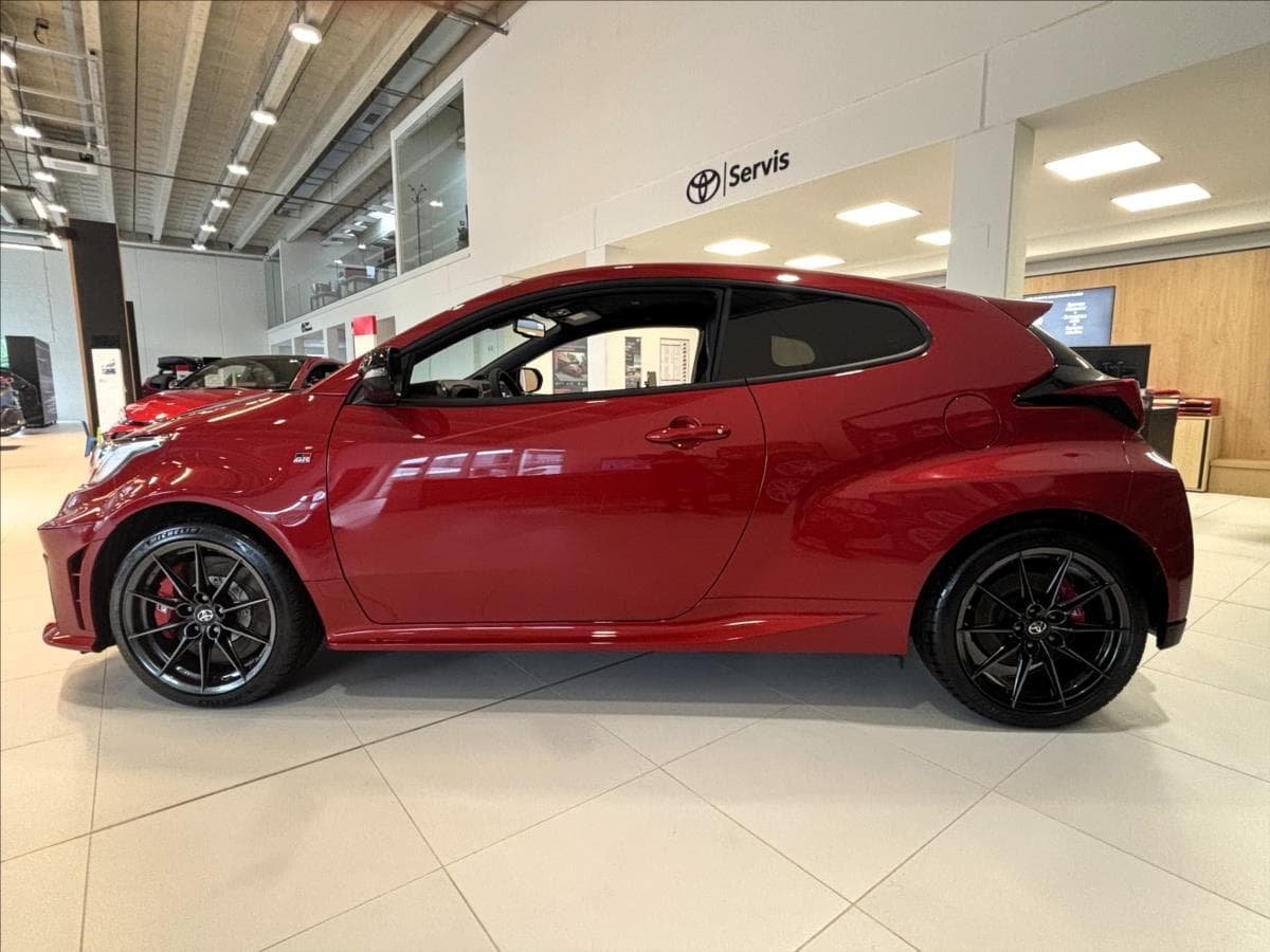 2025 Toyota YARIS - 4
