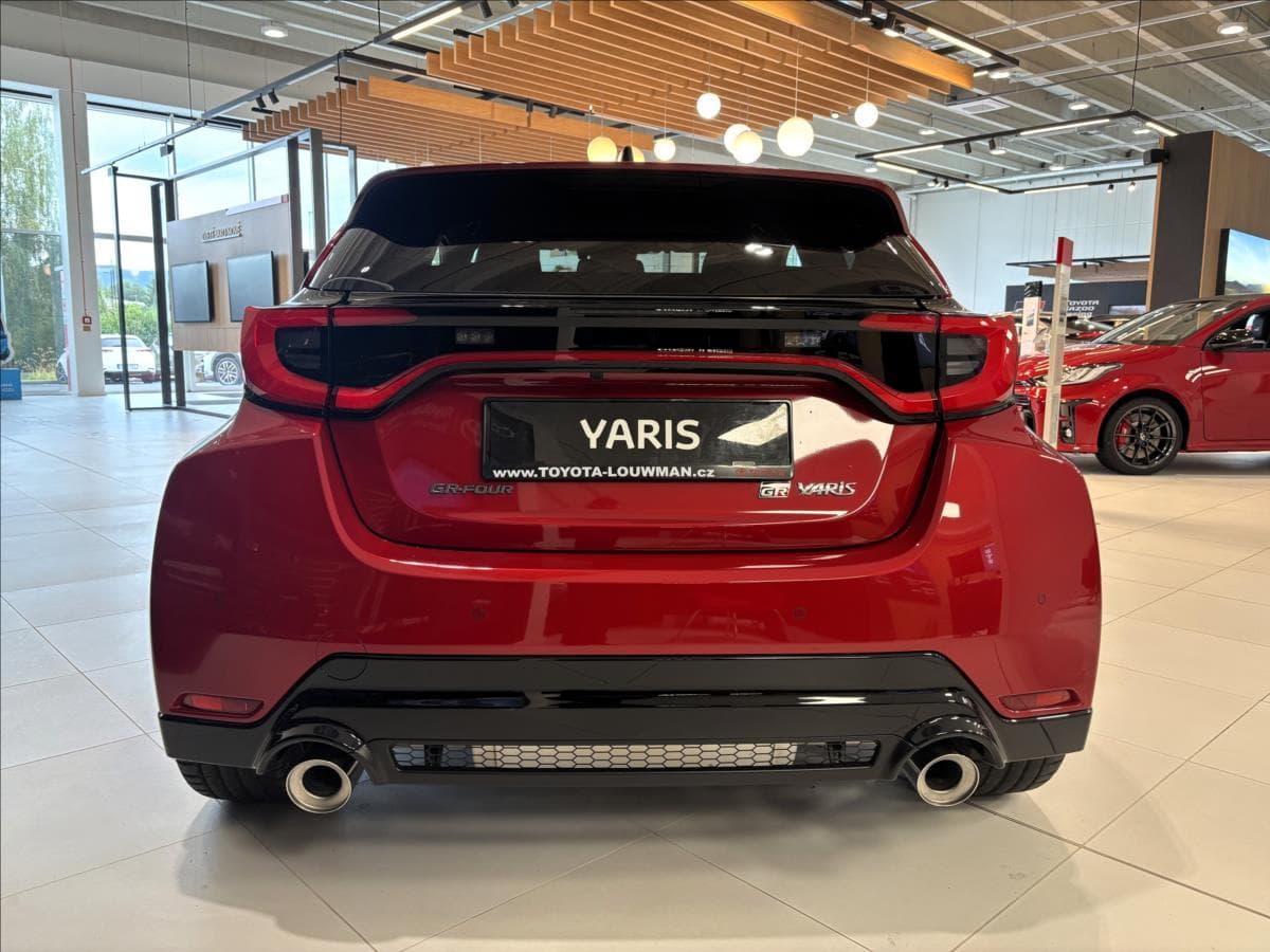 2025 Toyota YARIS - 6