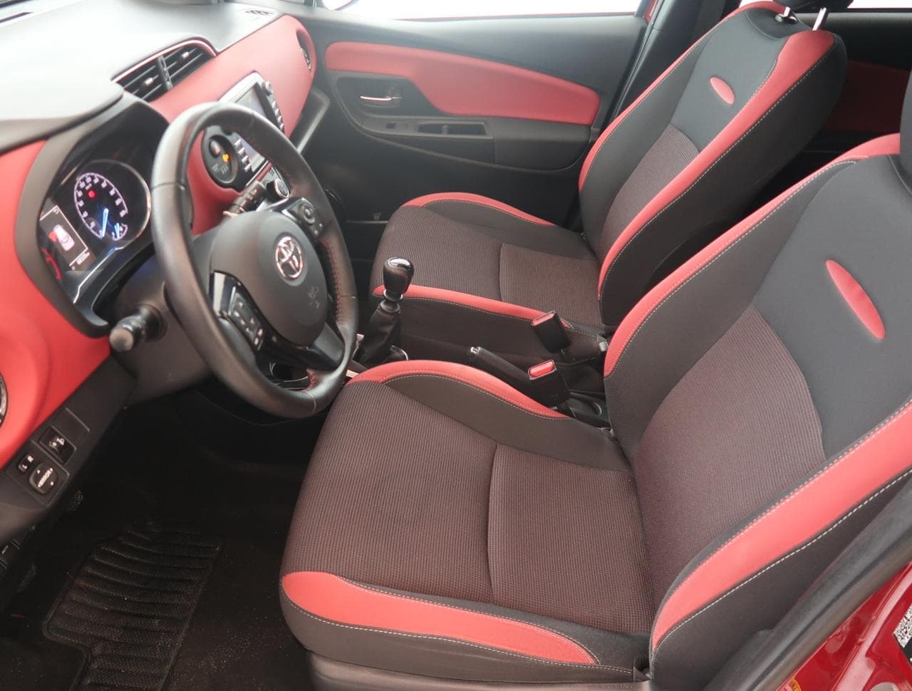 2018 Toyota Yaris - 16