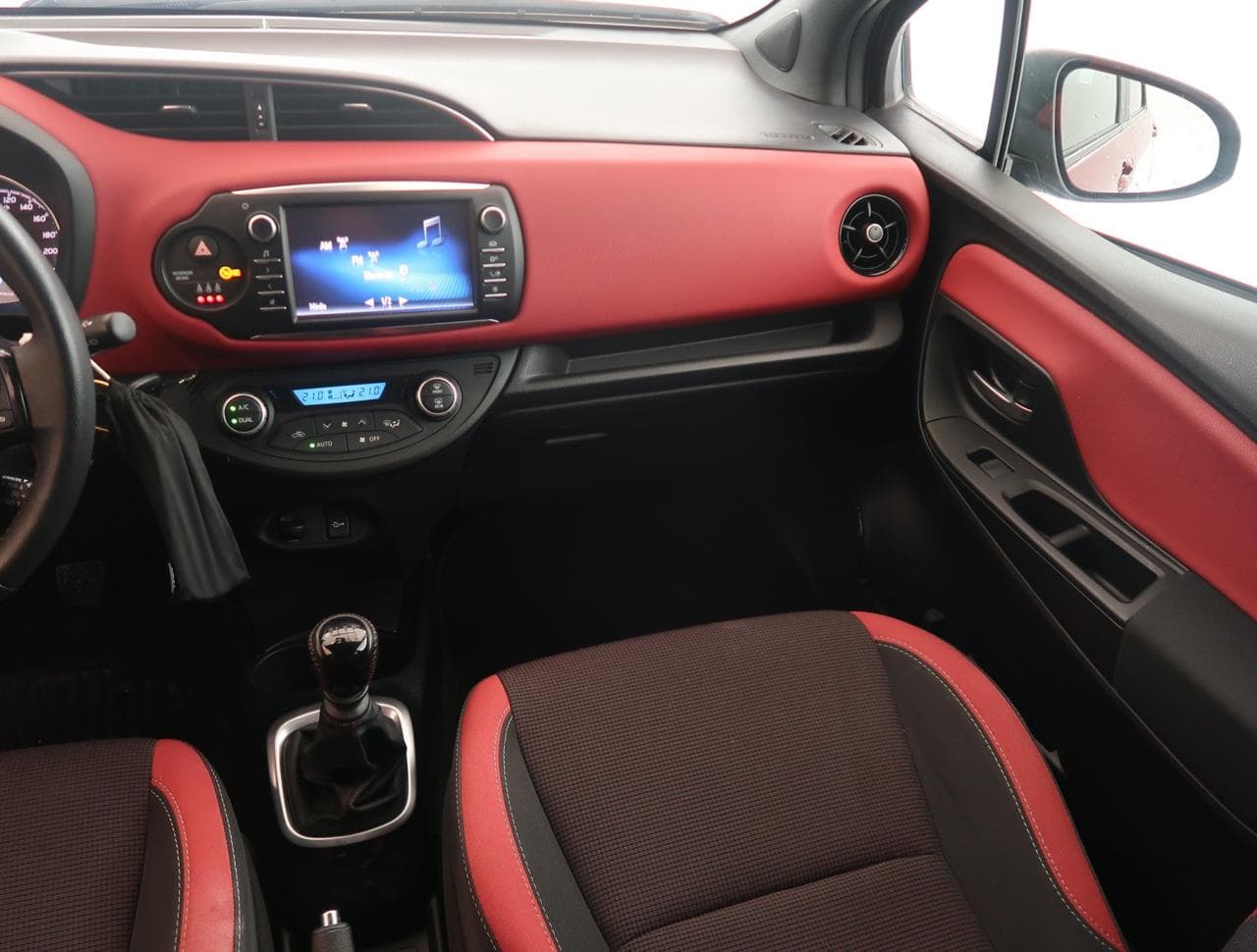 2018 Toyota Yaris - 11