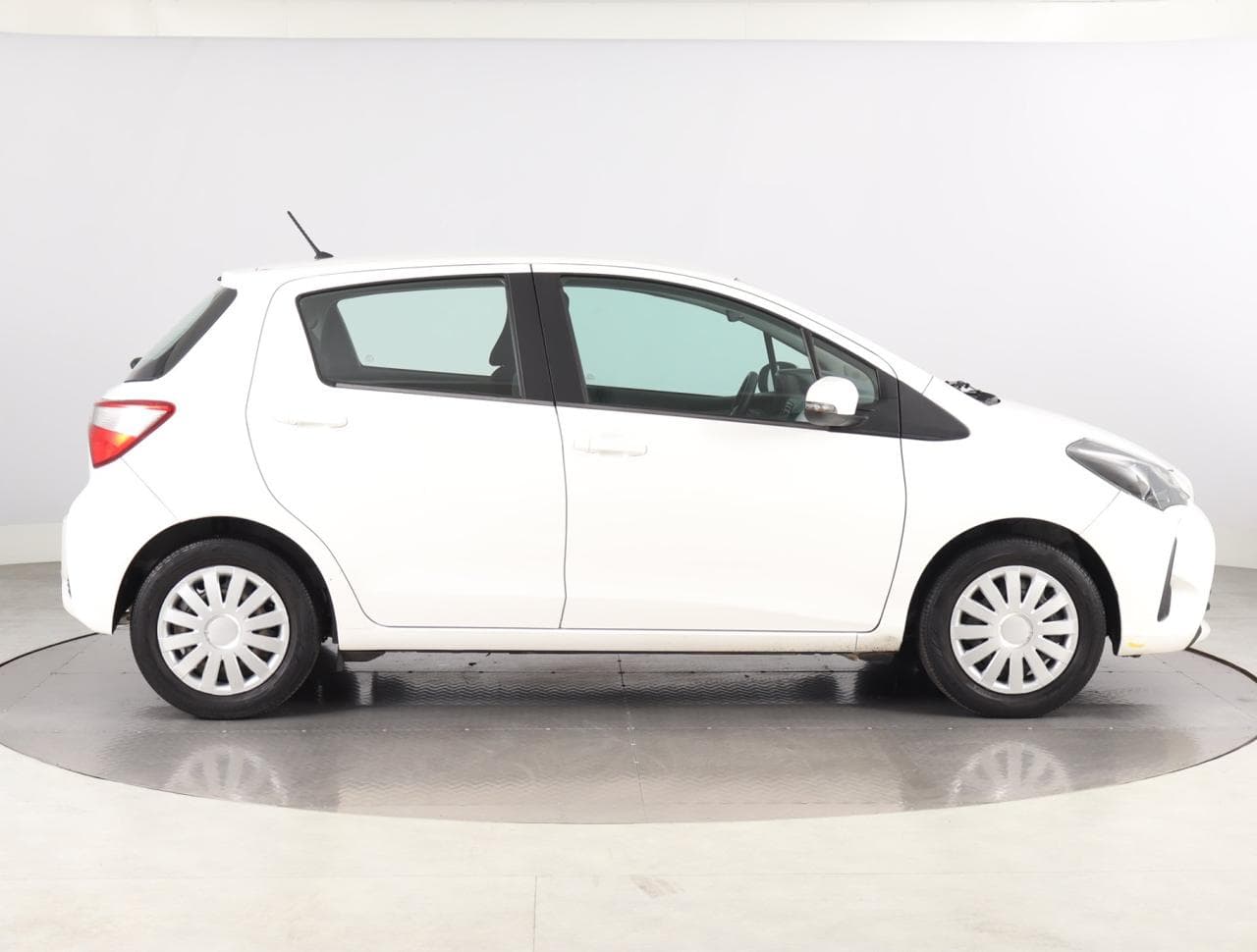 2020 Toyota Yaris - 8