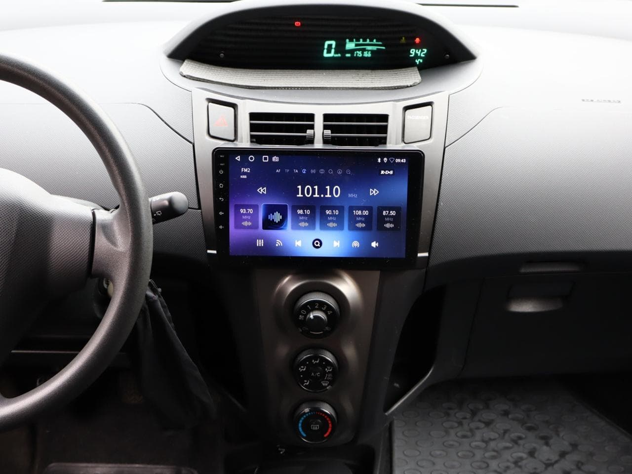 2009 Toyota Yaris - 16