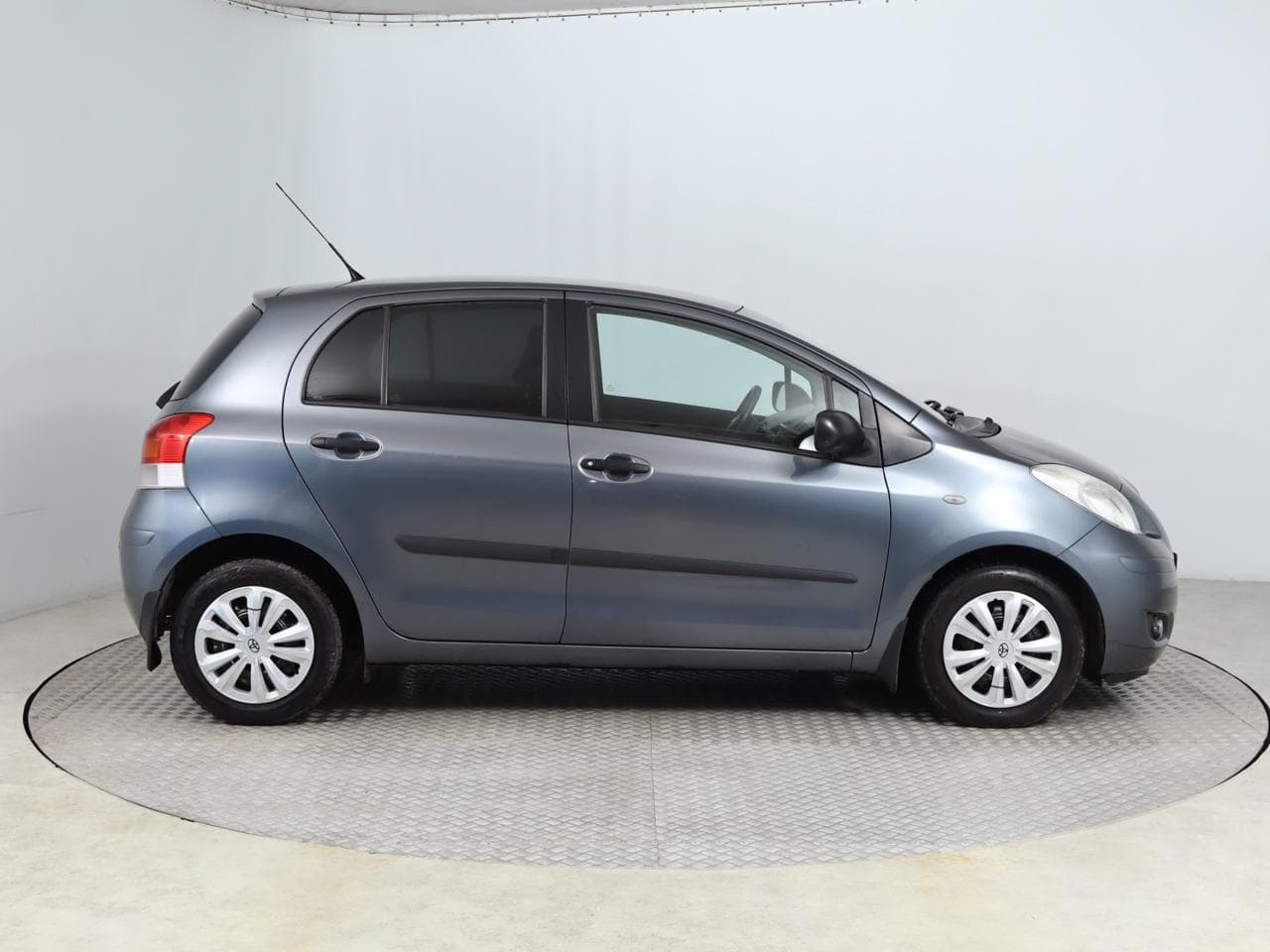 2009 Toyota Yaris - 8