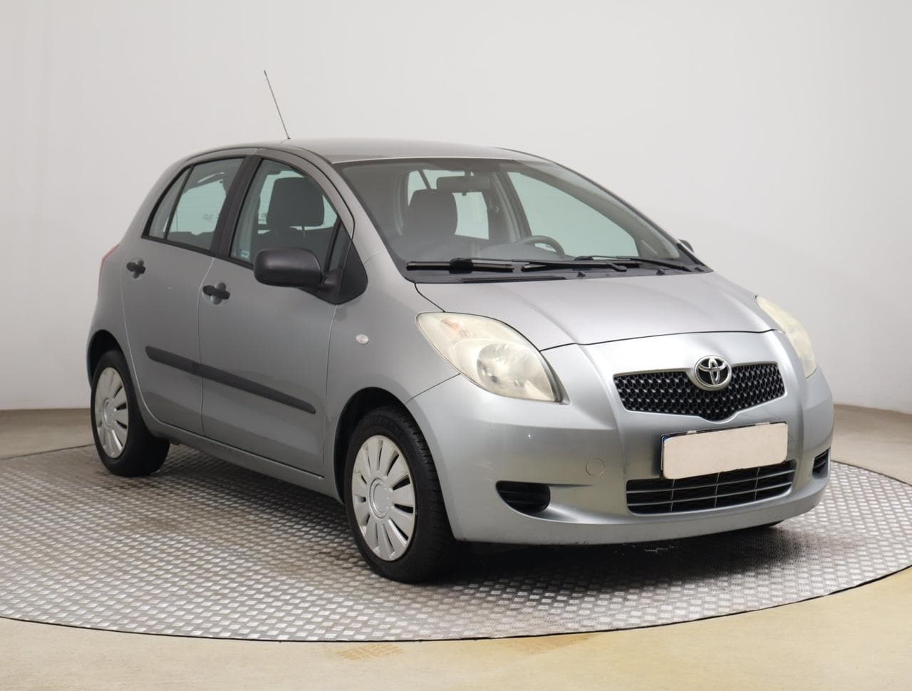 Toyota Yaris 1.3 VVT-i 64kW hatchback