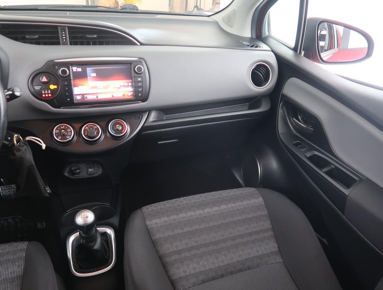 2016 Toyota Yaris - 11