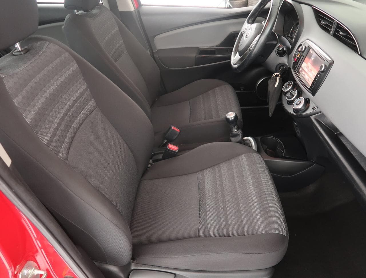 2016 Toyota Yaris - 12