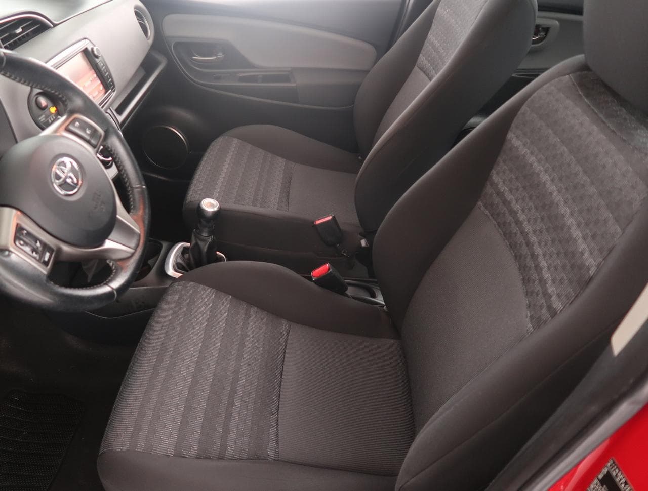 2016 Toyota Yaris - 16