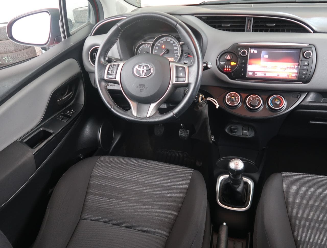 2016 Toyota Yaris - 9