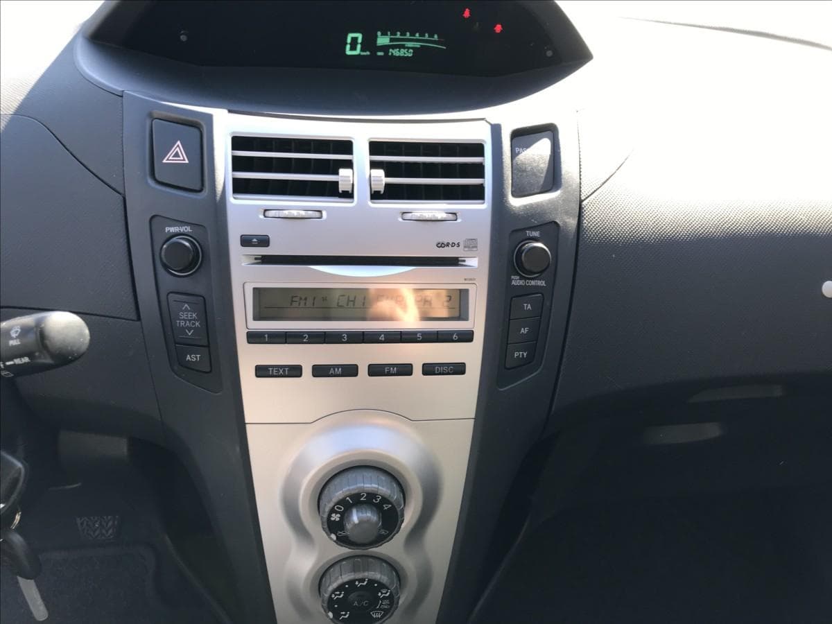 2007 Toyota Yaris - 12