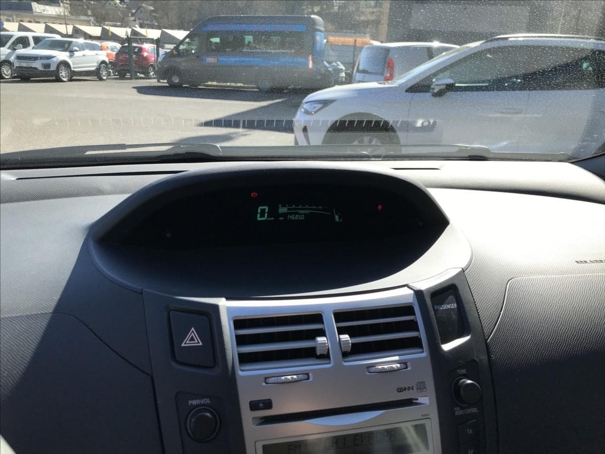 2007 Toyota Yaris - 11