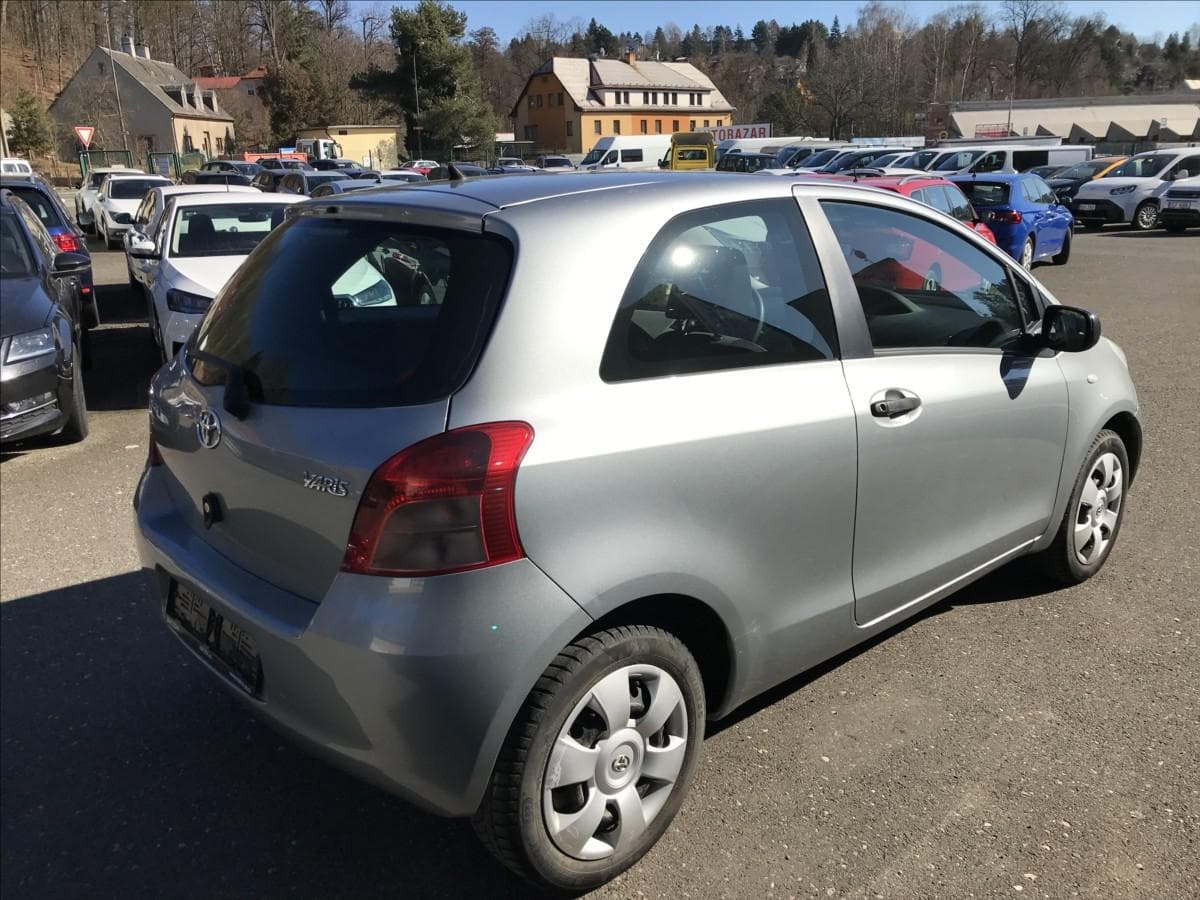 2007 Toyota Yaris - 7