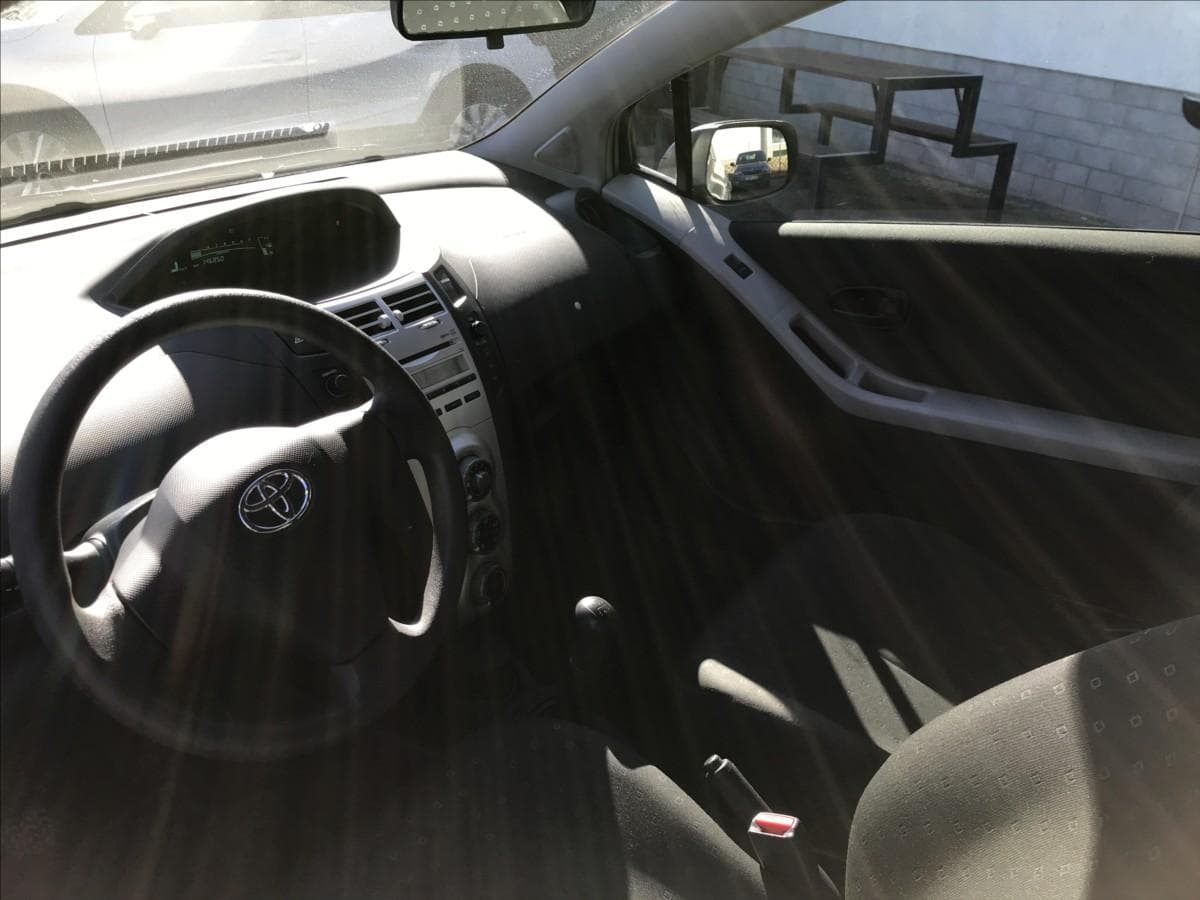 2007 Toyota Yaris - 9