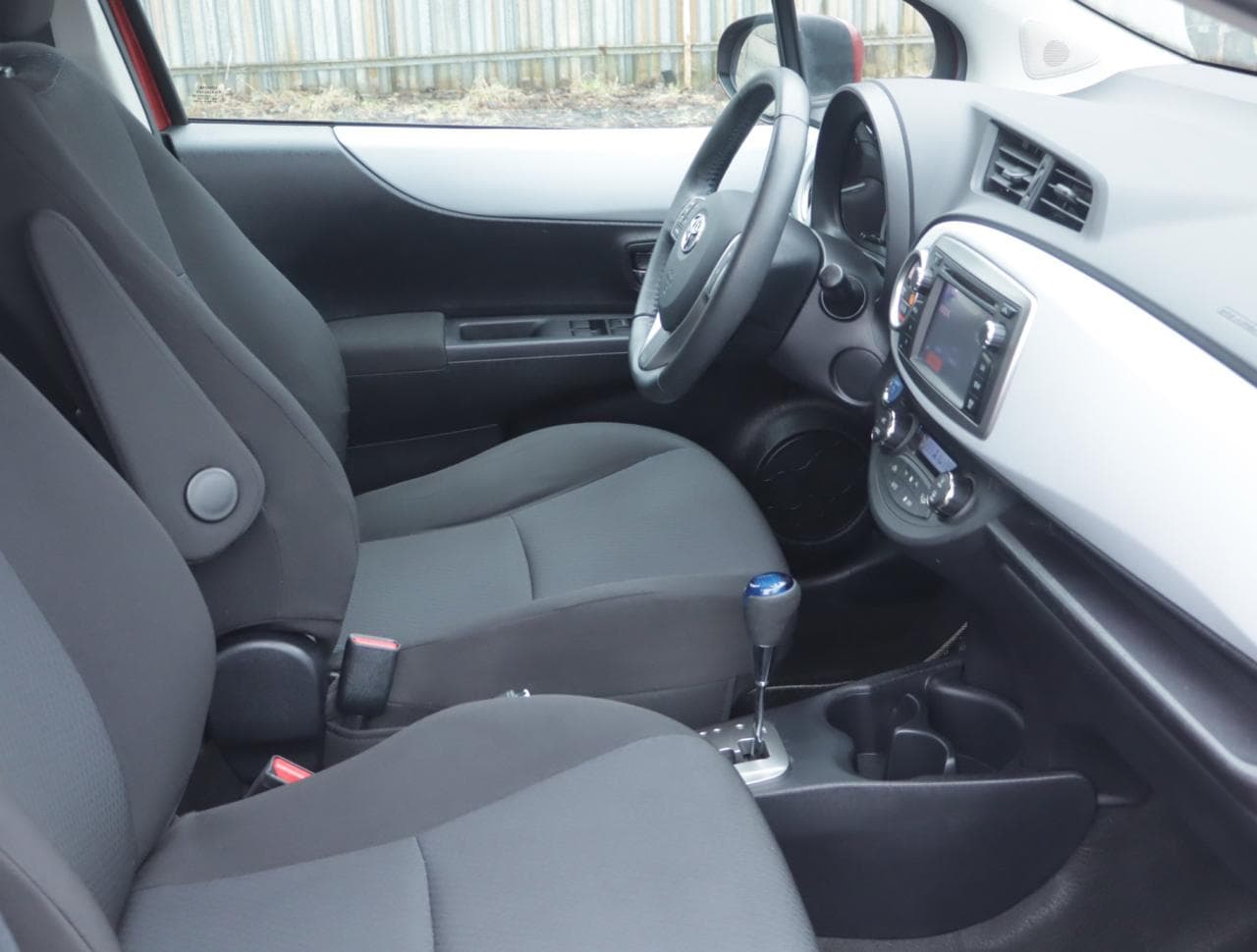 2013 Toyota Yaris - 12
