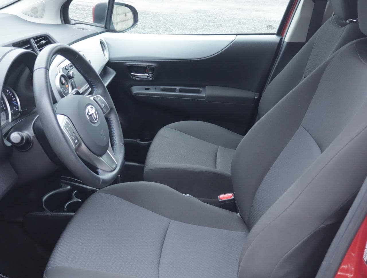 2013 Toyota Yaris - 16