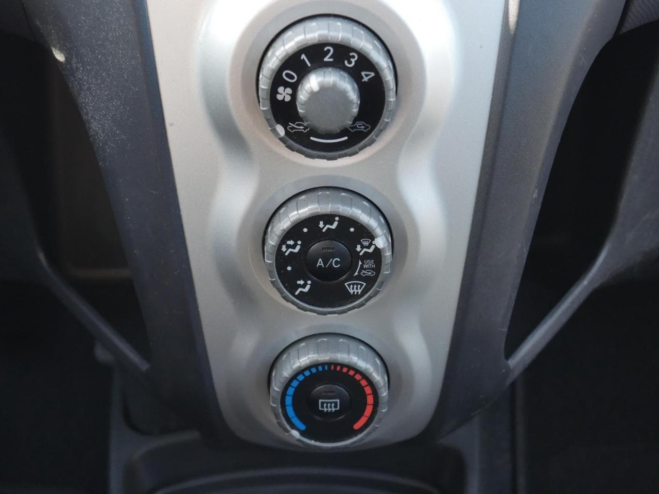 2008 Toyota Yaris - 12