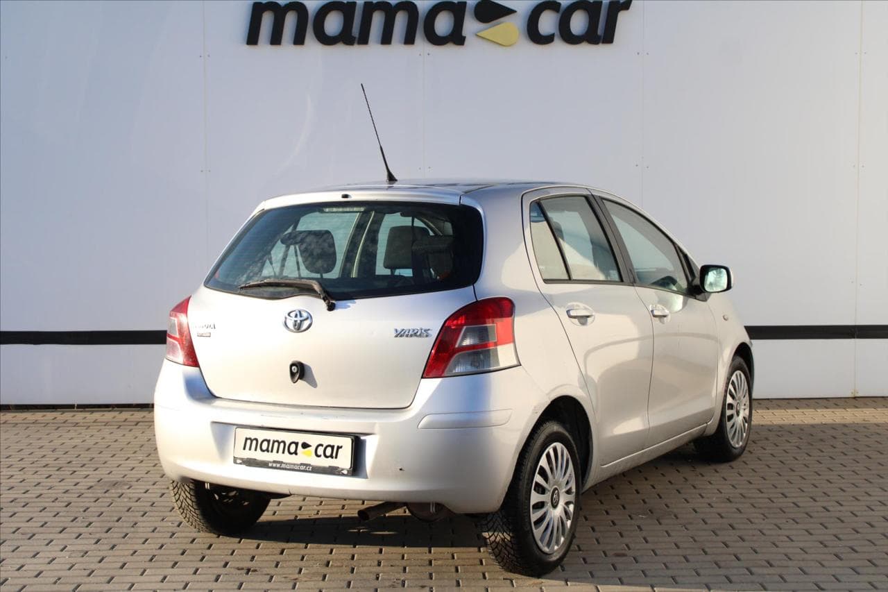 2011 Toyota Yaris - 2