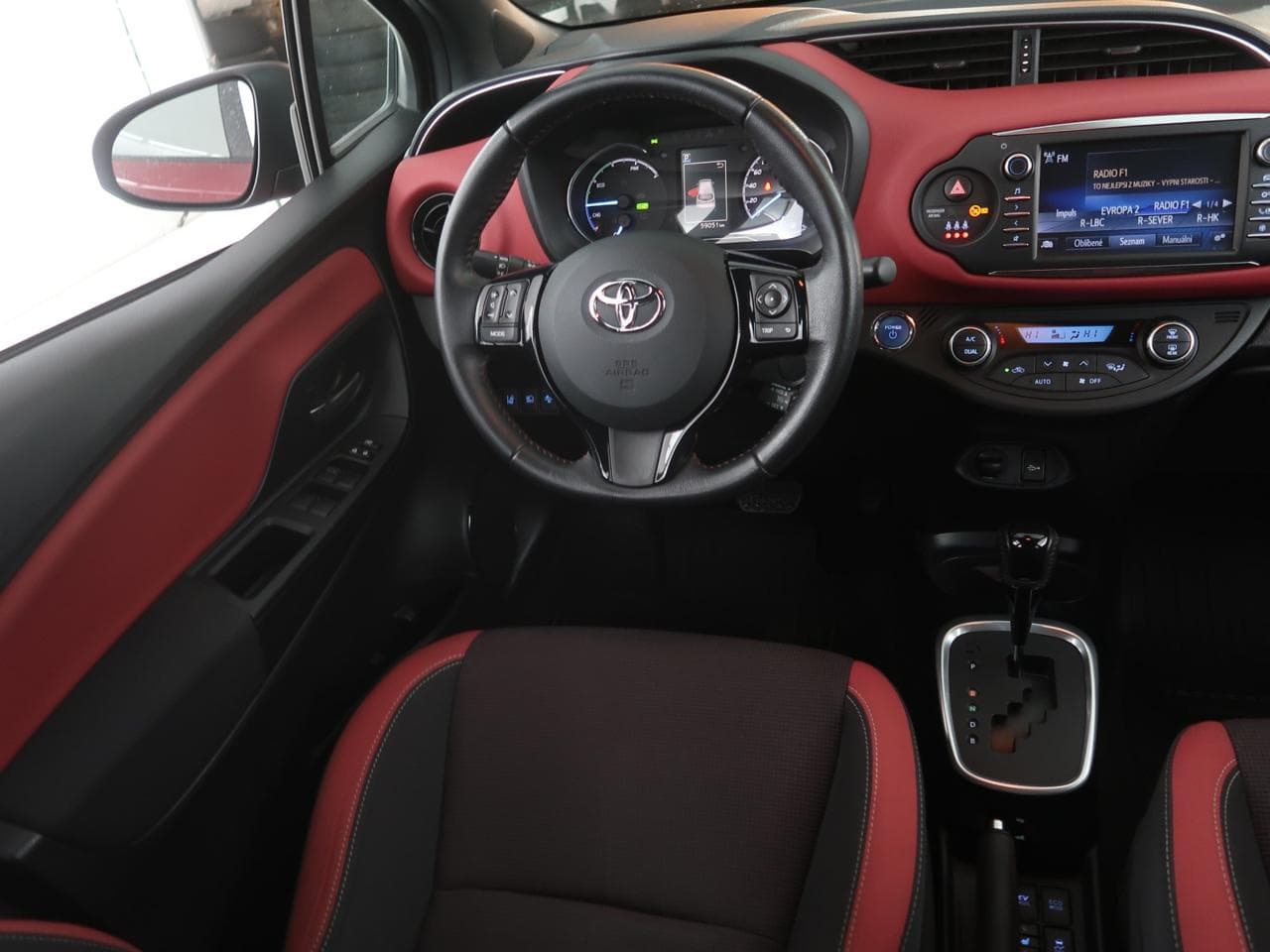 2017 Toyota Yaris - 9