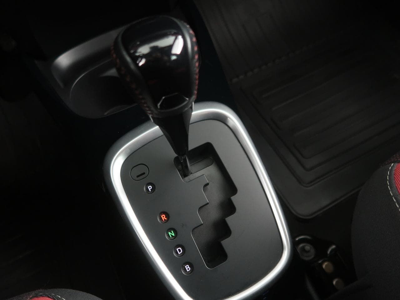 2017 Toyota Yaris - 19